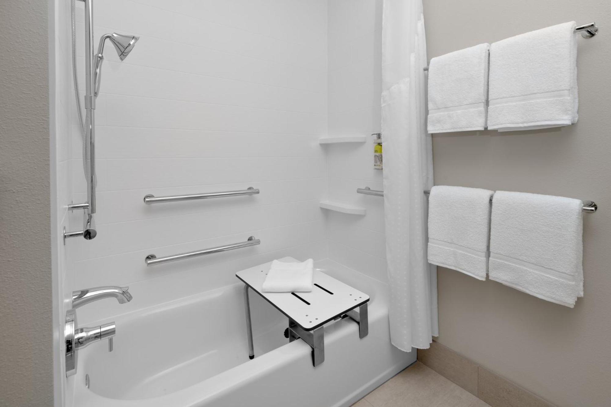Holiday Inn Express & Suites - Elkhorn - Lake Geneva Area By Ihg Exterior foto