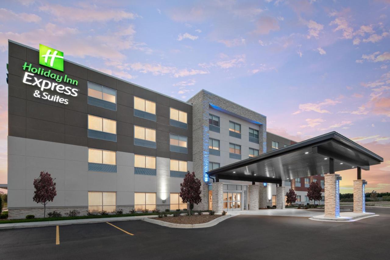 Holiday Inn Express & Suites - Elkhorn - Lake Geneva Area By Ihg Exterior foto